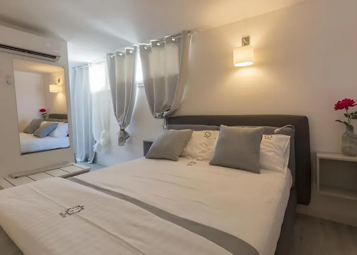 Three 托雷阿马莱