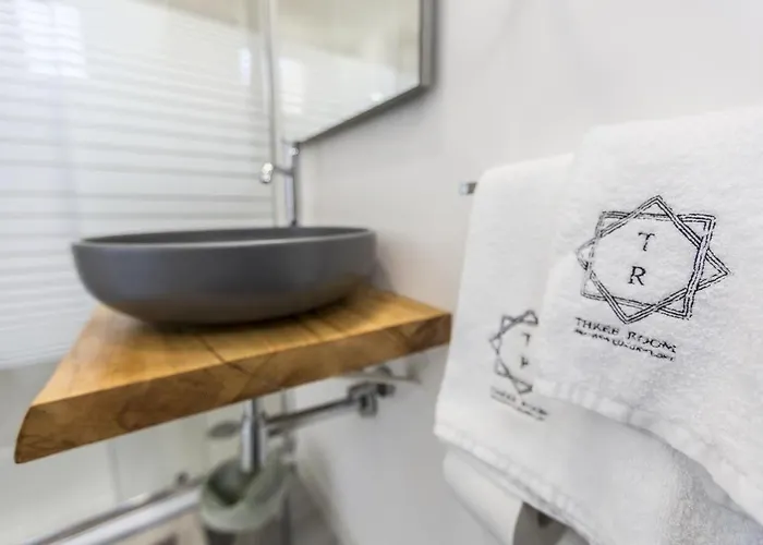 Three * 托雷阿马莱